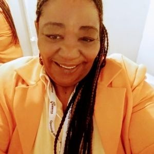 Meet your Posher, Sharon